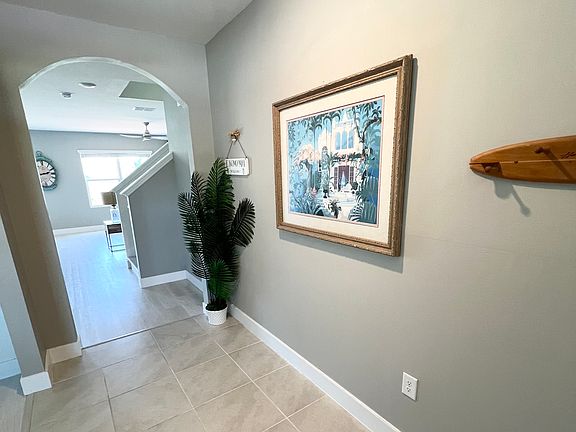 2nd image of 318 Sunset View Dr