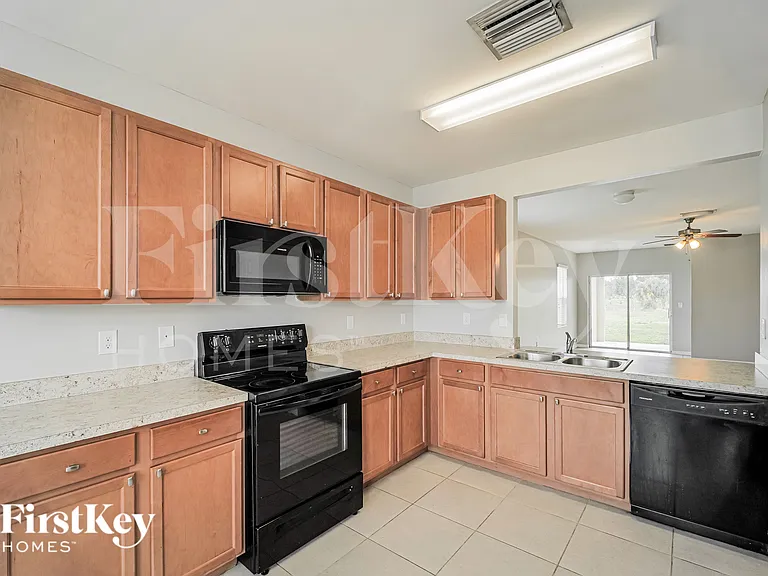 625 SW 25th Ter — Photo 8