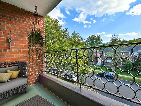 2nd image of 15 Hill Park Ave APT 2A