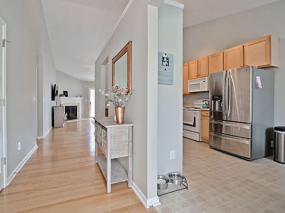 5th image of 108 Middle Grove Dr
