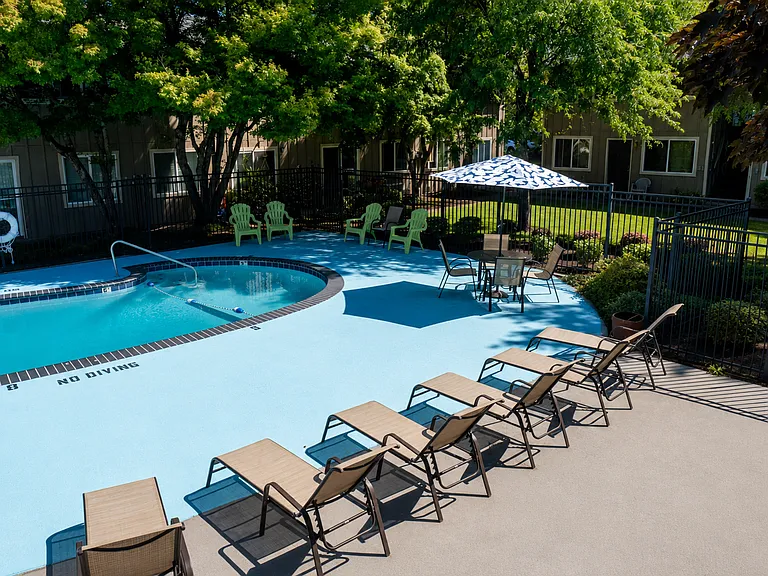 Fountain Court Apartments — Photo 10