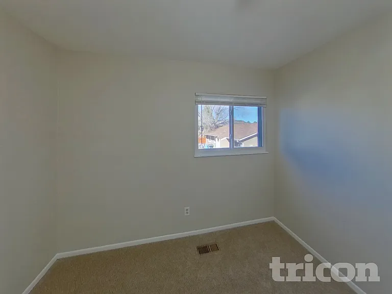 3015 Moonbeam Cir N — Photo 13