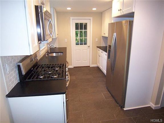 3rd image of 10 Browns Ln