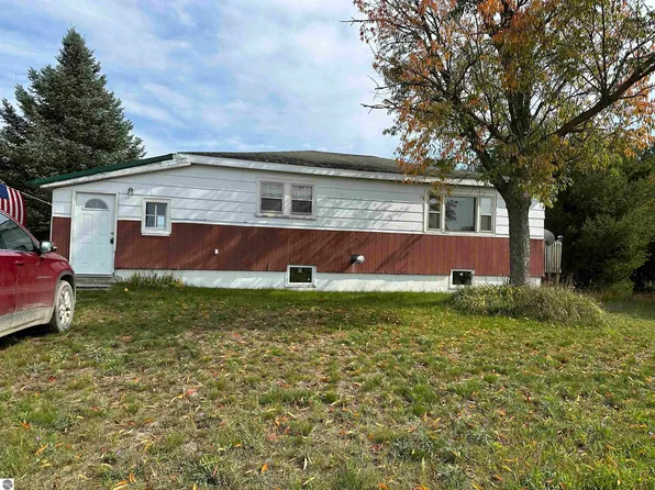 8862 N Deyoung Rd, Lake City, MI 49651