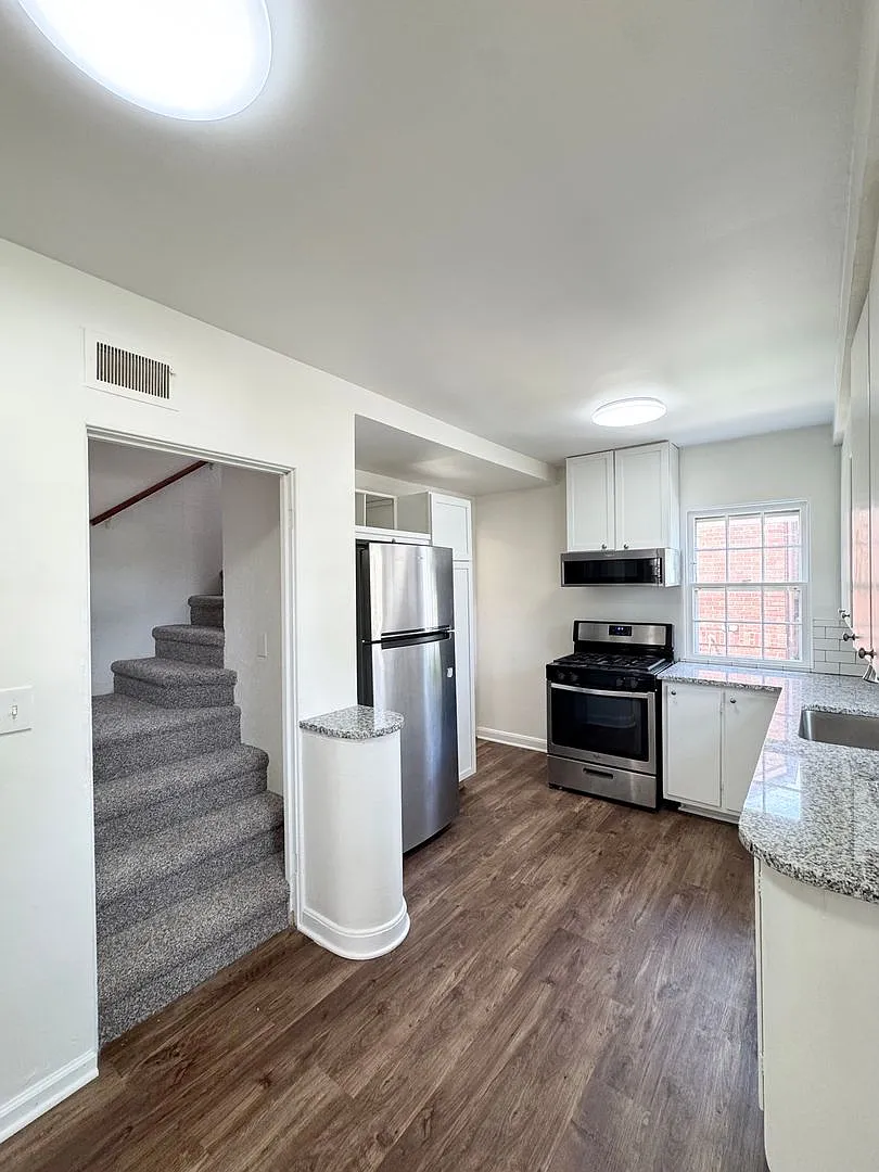 Newly Remodeled 3 Bedroom! Coming Soon! — Photo 3