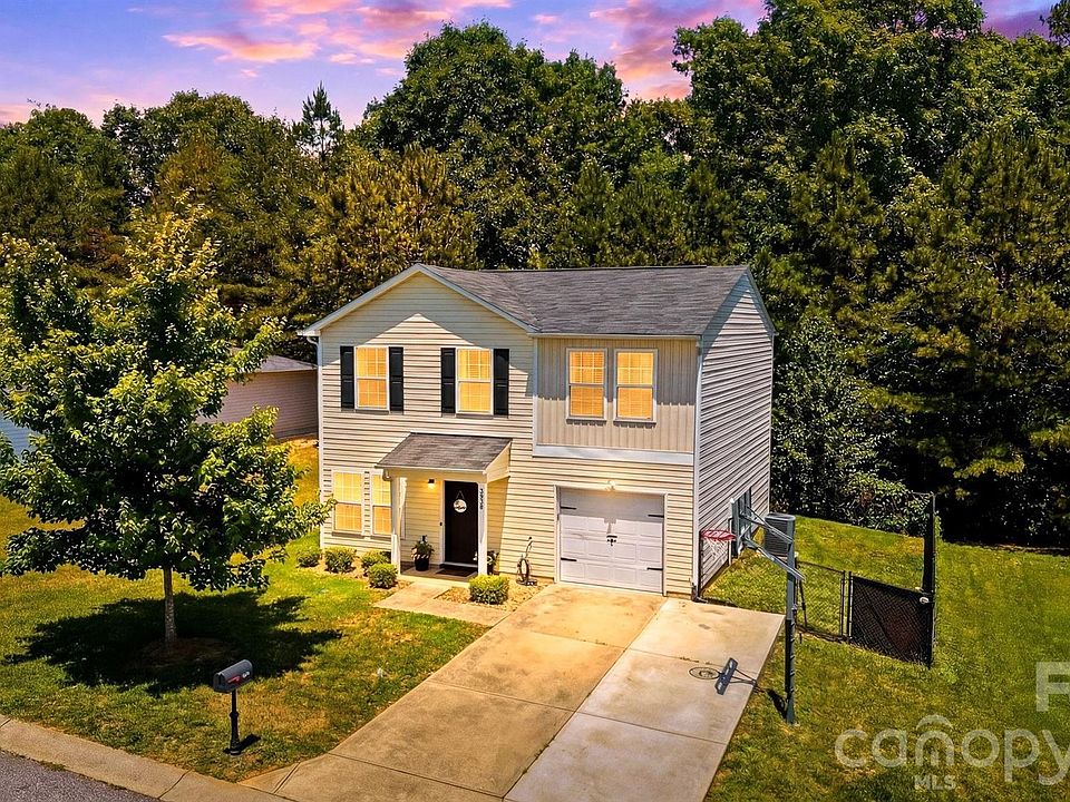1st image of 3938 Hemingway Dr NW