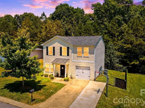3938 Hemingway Dr NW, Hickory, NC 28601