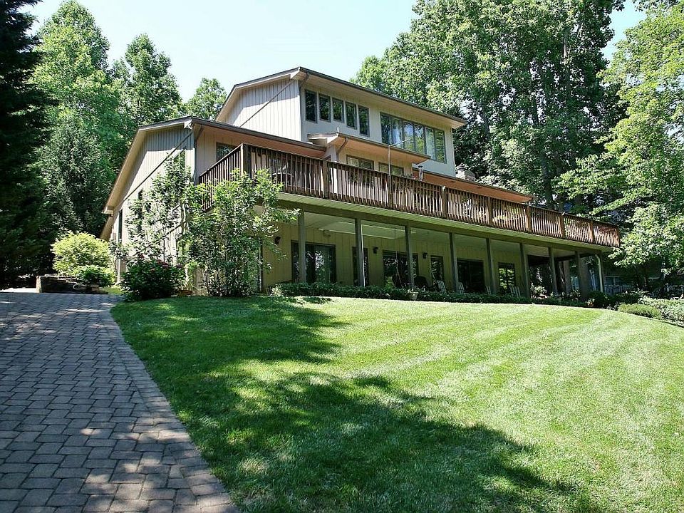 1st image of 560 Winding Waters Dr