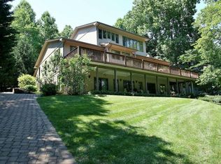560 Winding Waters Dr, Moneta, VA 24121
