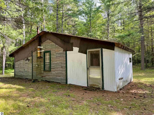 6194 N Pine River Rd, Luther, MI 49656