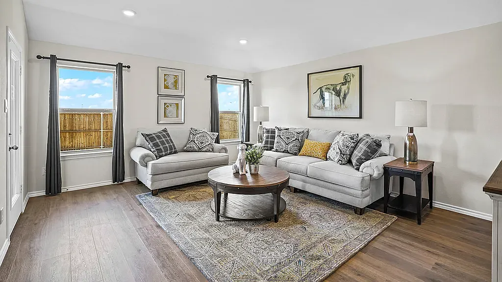 5 bed, 1949 sqft, $2,500 — Photo 4