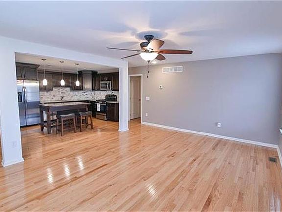 4th image of 860 Graystone Cir