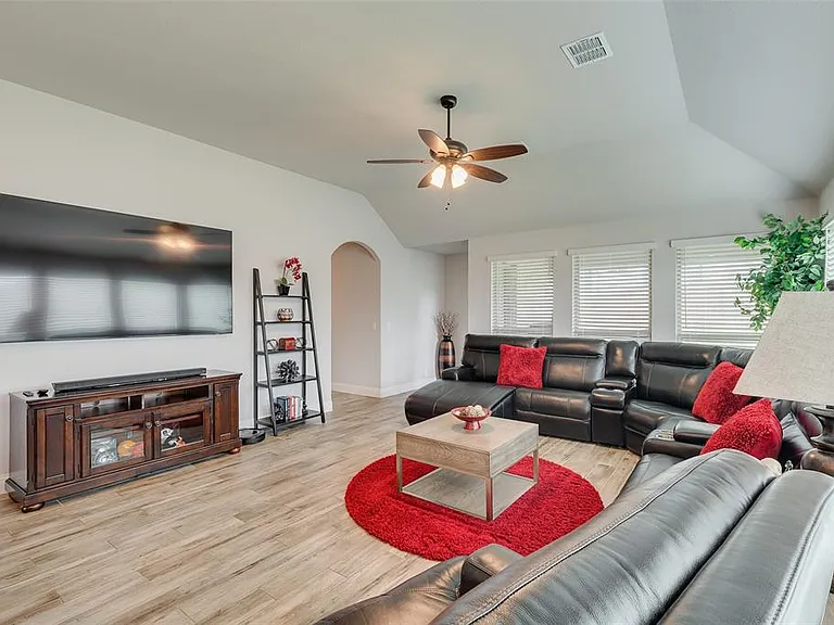 2210 Moon Dance Ln — Photo 26