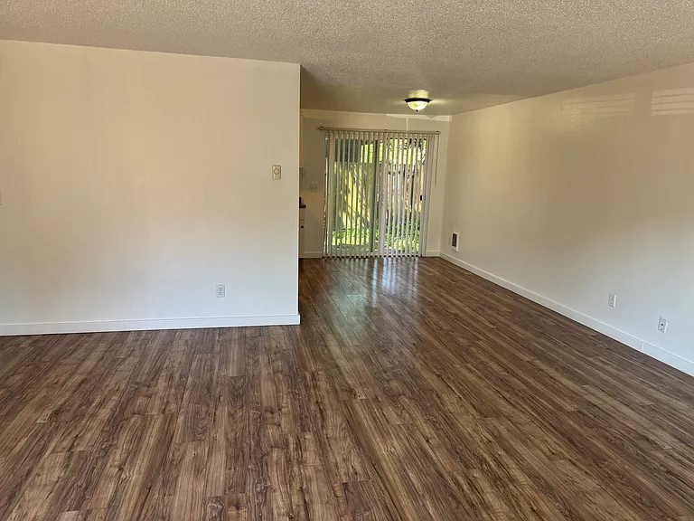 1154 NE 17th Ave — Photo 4