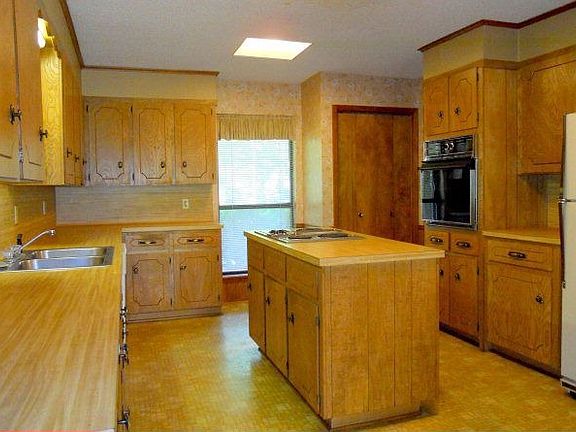 5th image of 2202 Melissa Dr