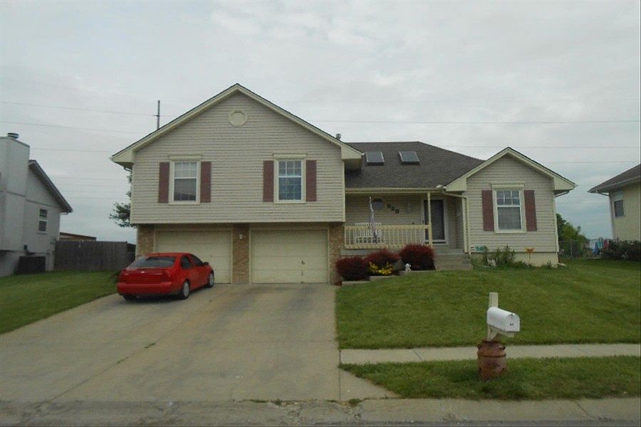1st image of 928 Stone Brook Ln