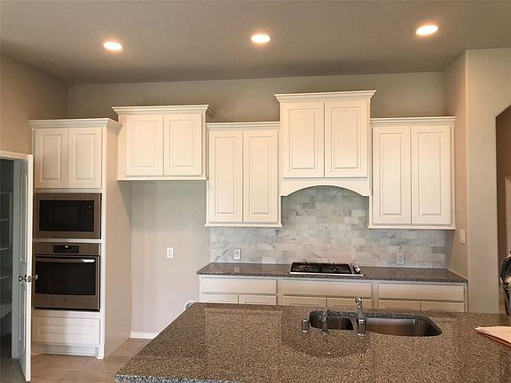5th image of 29123 Brooks Valley Dr