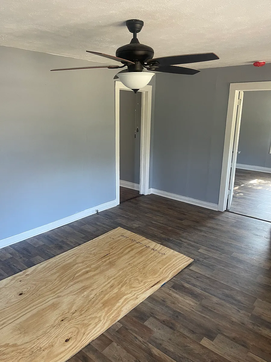 Building Photo - 724 12th Ct