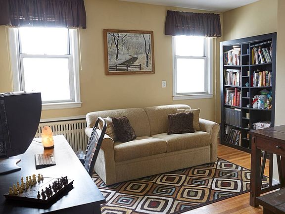 5th image of 152 Bard Ave
