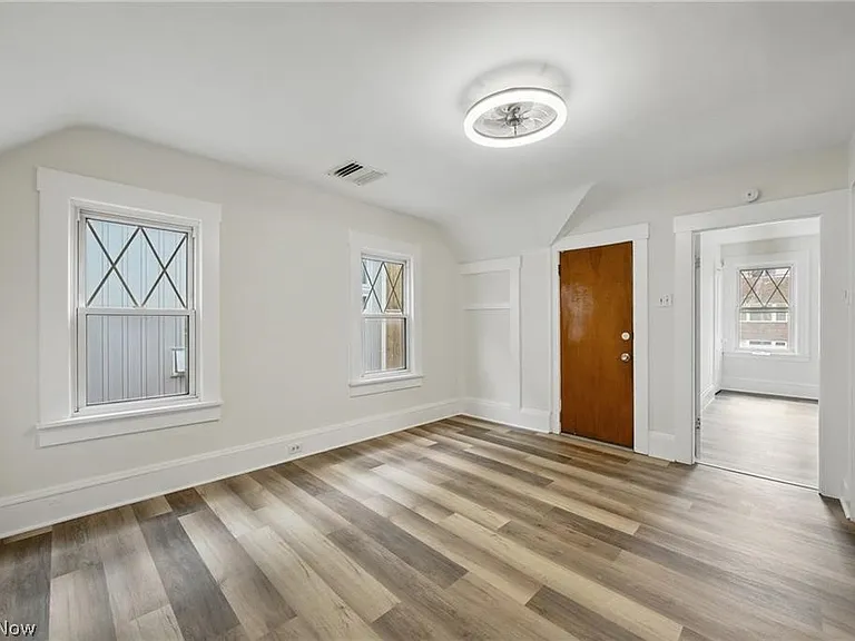 2471 Tremont Ave #UP — Photo 4