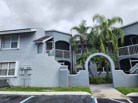 15615 SW 74th Circle Dr, Miami, FL