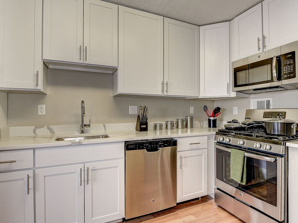 Crystal Plaza Apartments Arlington, VA