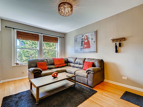 2nd image of 4240 N Clarendon Ave APT 405S