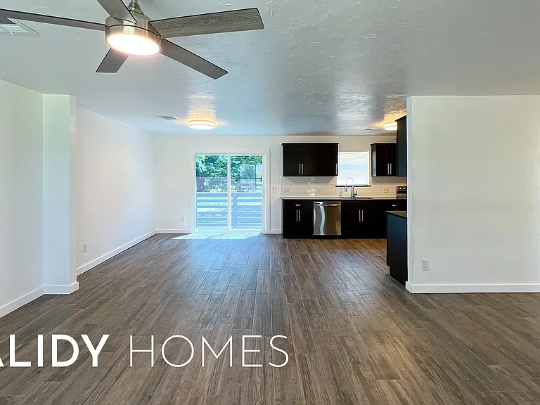 601 W Caddo St — Photo 24