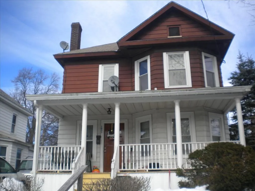 1033 Eastern Ave photo 1