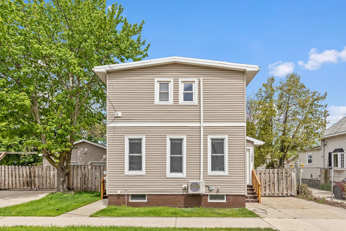 1836 Lakeshore Drive - 2 — Photo 2