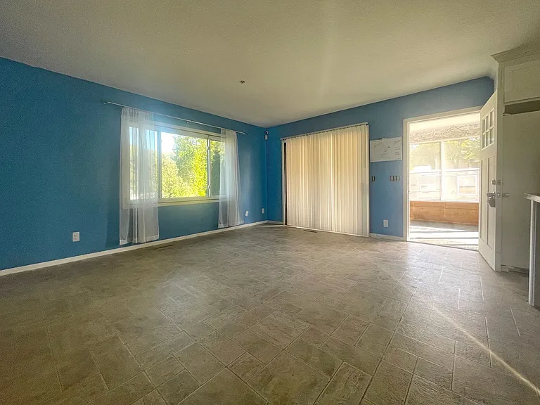 2775 Kirkwood Ln N — Photo 11