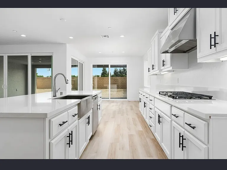 2901 Sand Hills Ave — Photo 5