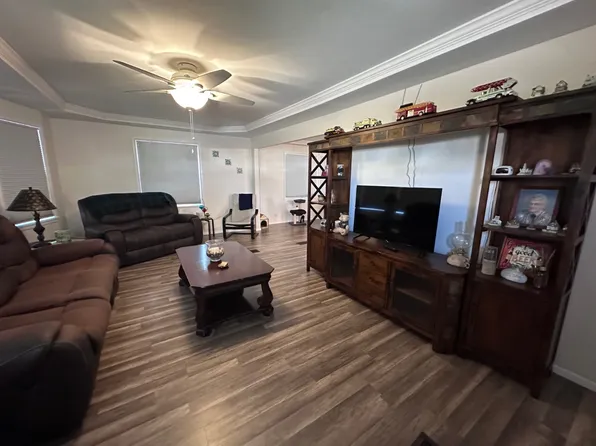 19 Parrot Pl, North Fort Myers, FL 33917