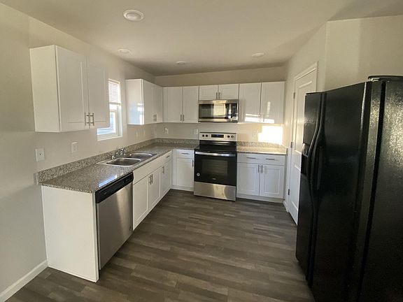 4th image of 558 Karen Way