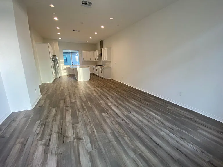 136 Sawbuck — Photo 13