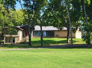 1898 N Cherokee Ave, Chouteau, OK 74337