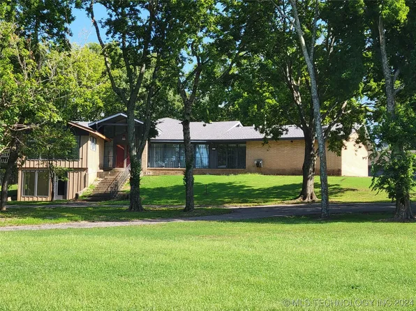 1898 N Cherokee Ave, Chouteau, OK 74337