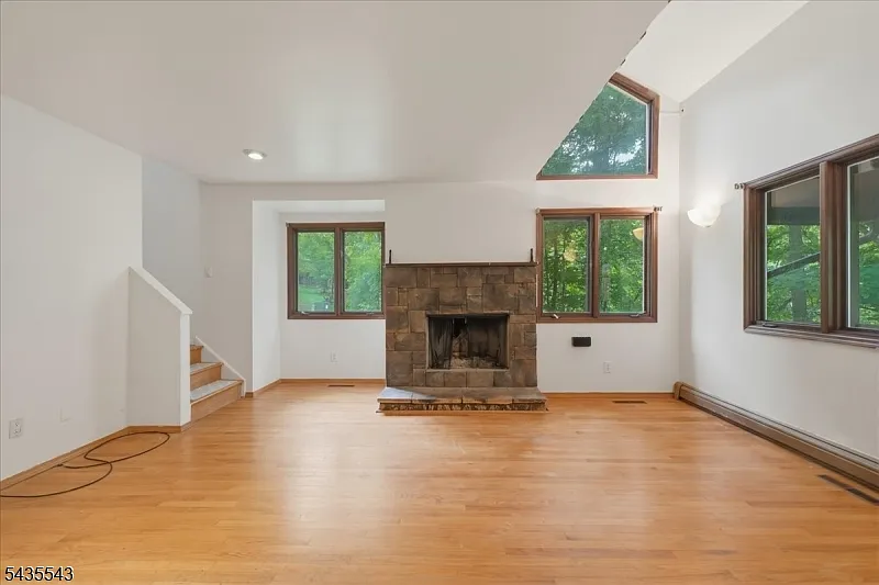 3 bed, 3.0 bath, $2,650 — Photo 2