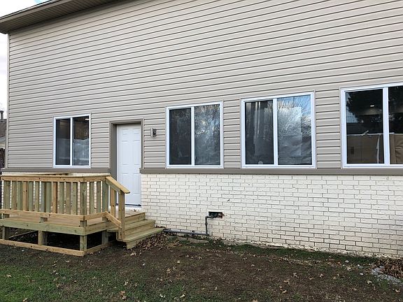 2nd image of 4705 SE 41st St