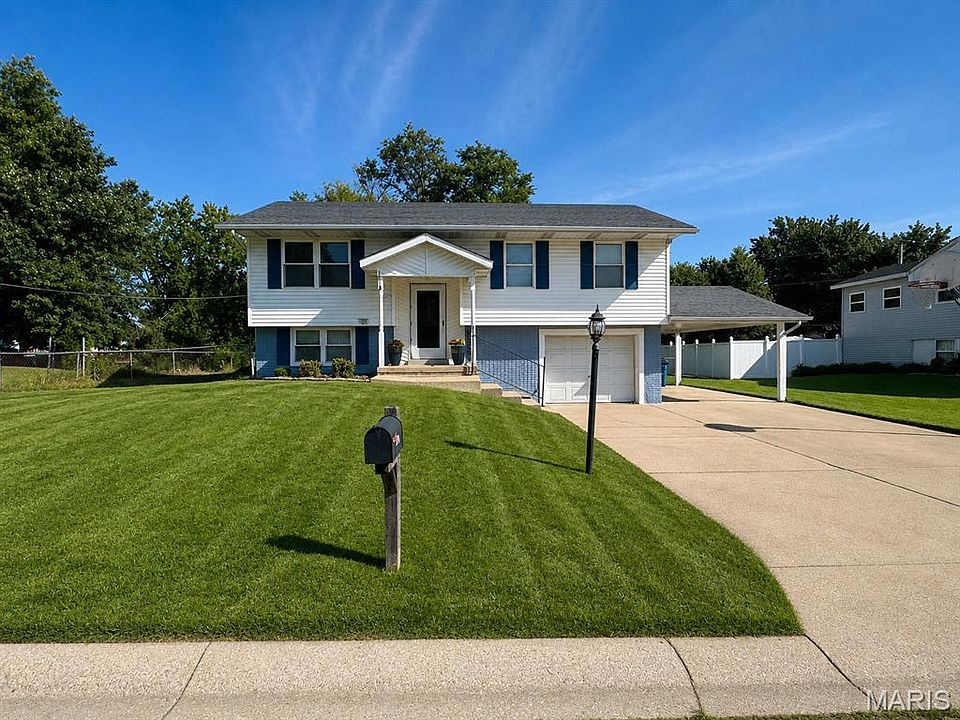 1st image of 332 Saturn Dr
