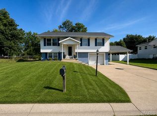 332 Saturn Dr, Godfrey, IL 62035