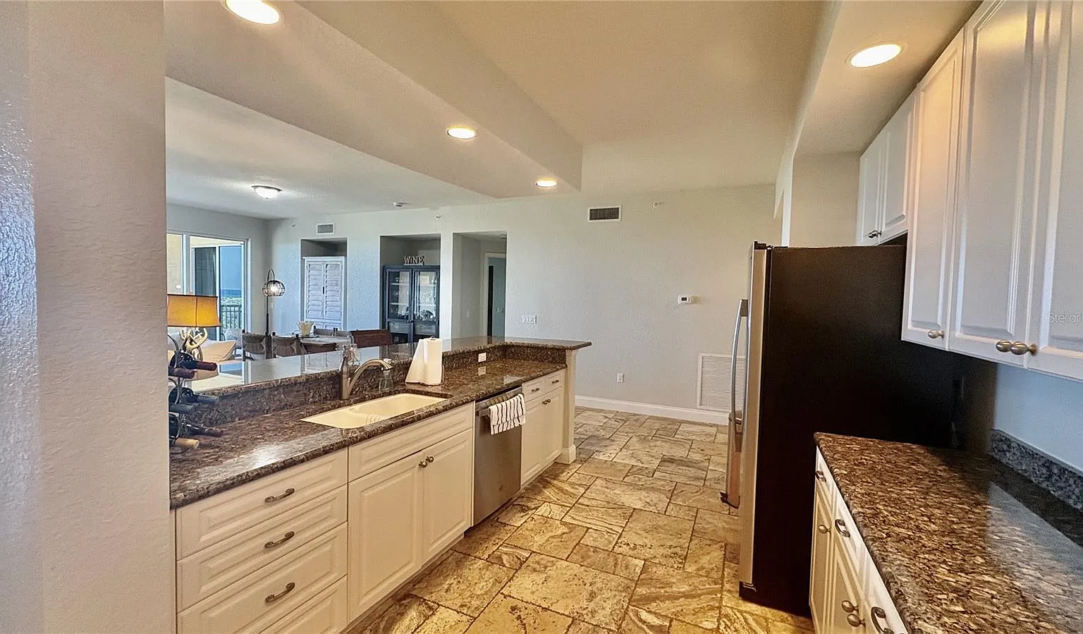 3 bed, 2117 sqft, $4,300 — Photo 4