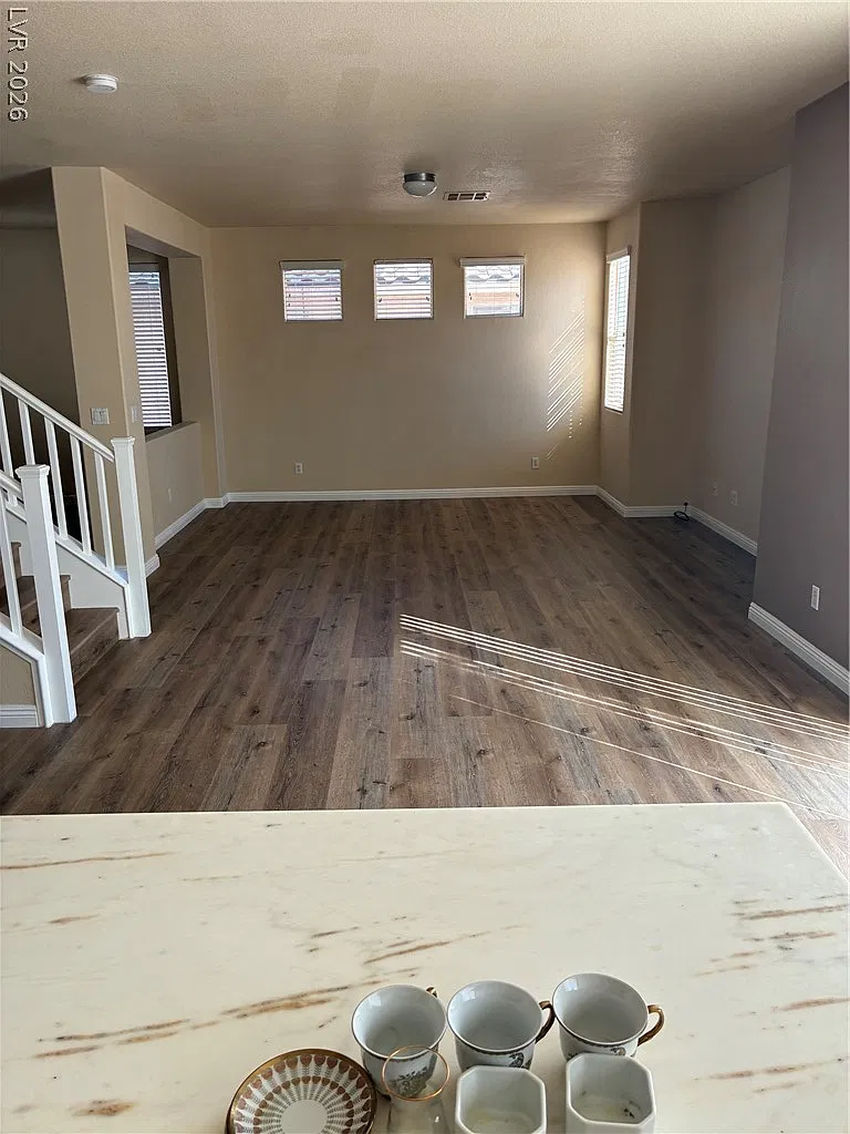3 bed, 2.5 bath, 1989 sqft, $2,195 — Photo 3