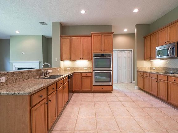 4th image of 7757 Royal Crest Dr