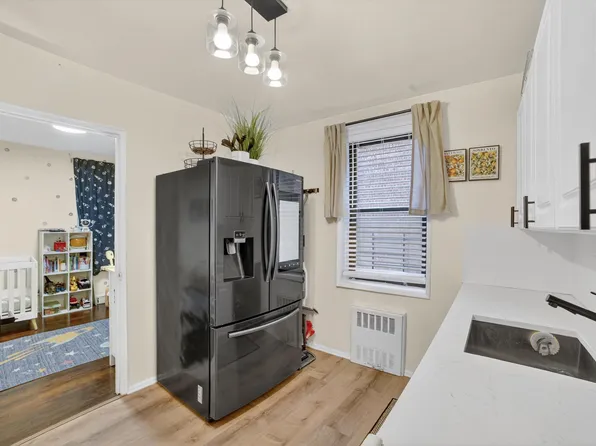 6495 Broadway image 17 of 32