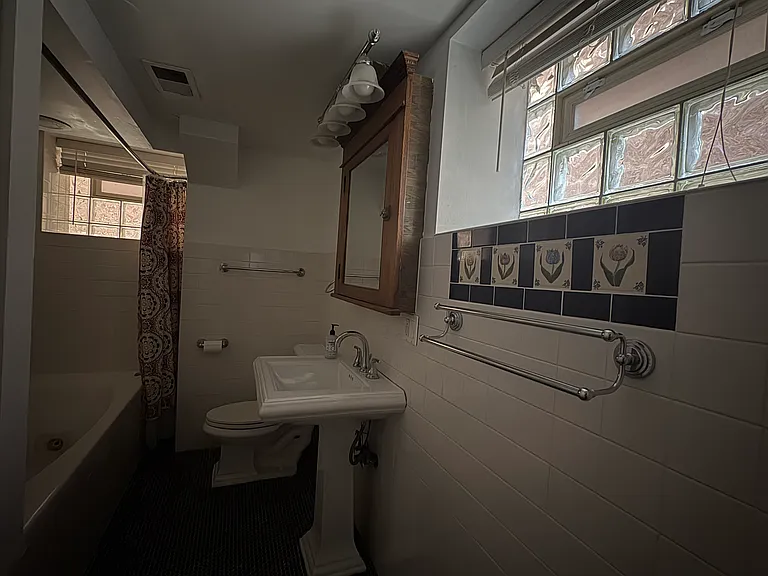 610 W Briar Pl #1 — Photo 18
