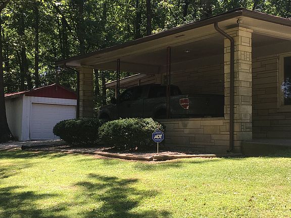 2nd image of 104 N Oakwood Dr