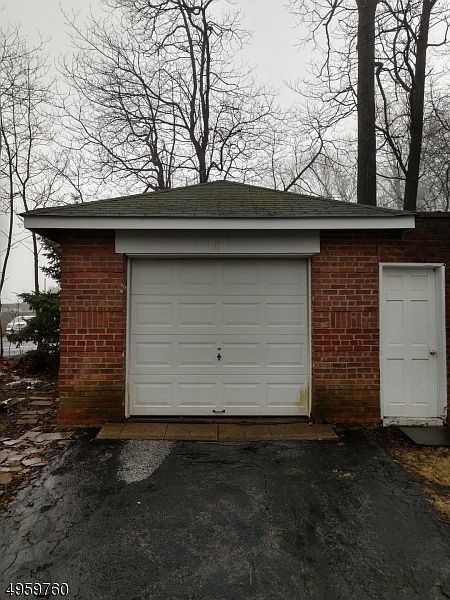 2nd image of 420 W Main St