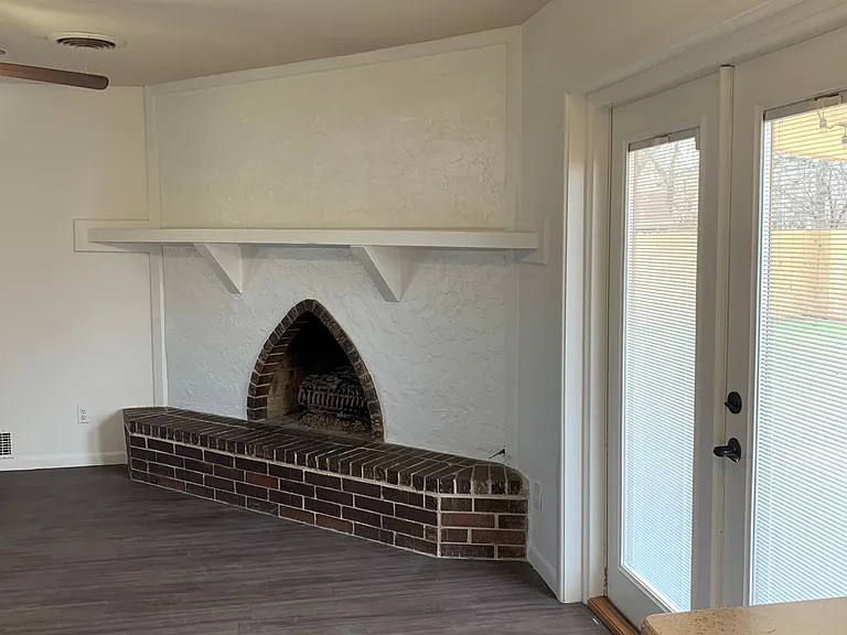 1526 Glenwood Dr — Photo 2