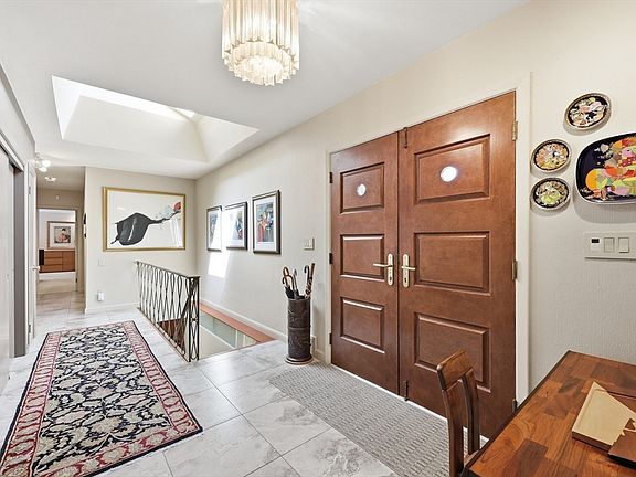 3rd image of 200 Crestview Cir